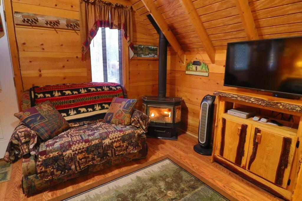 Cute Updated Mountain Fireplace #3 Holiday home